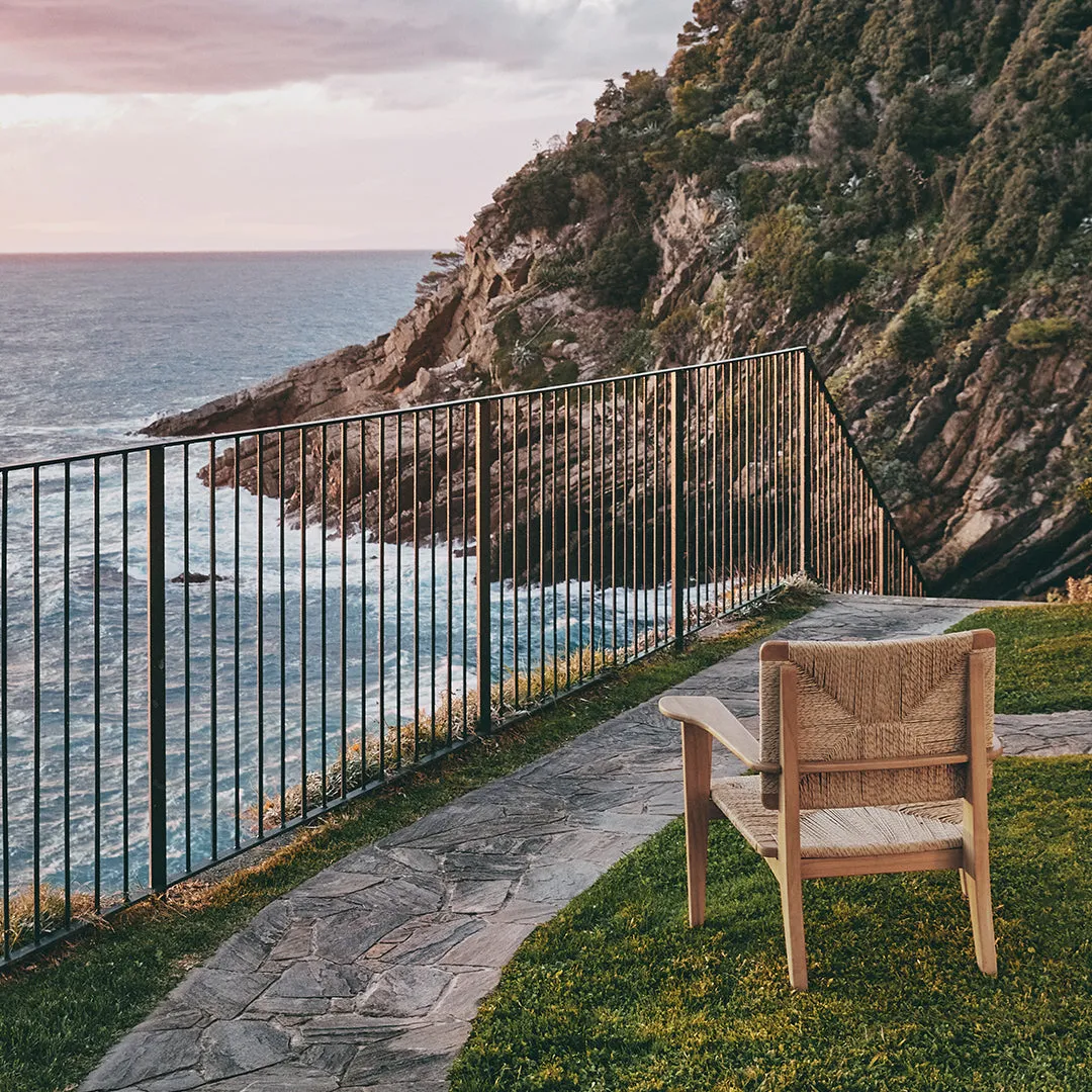 F-Chair Outdoor Lounge Chair