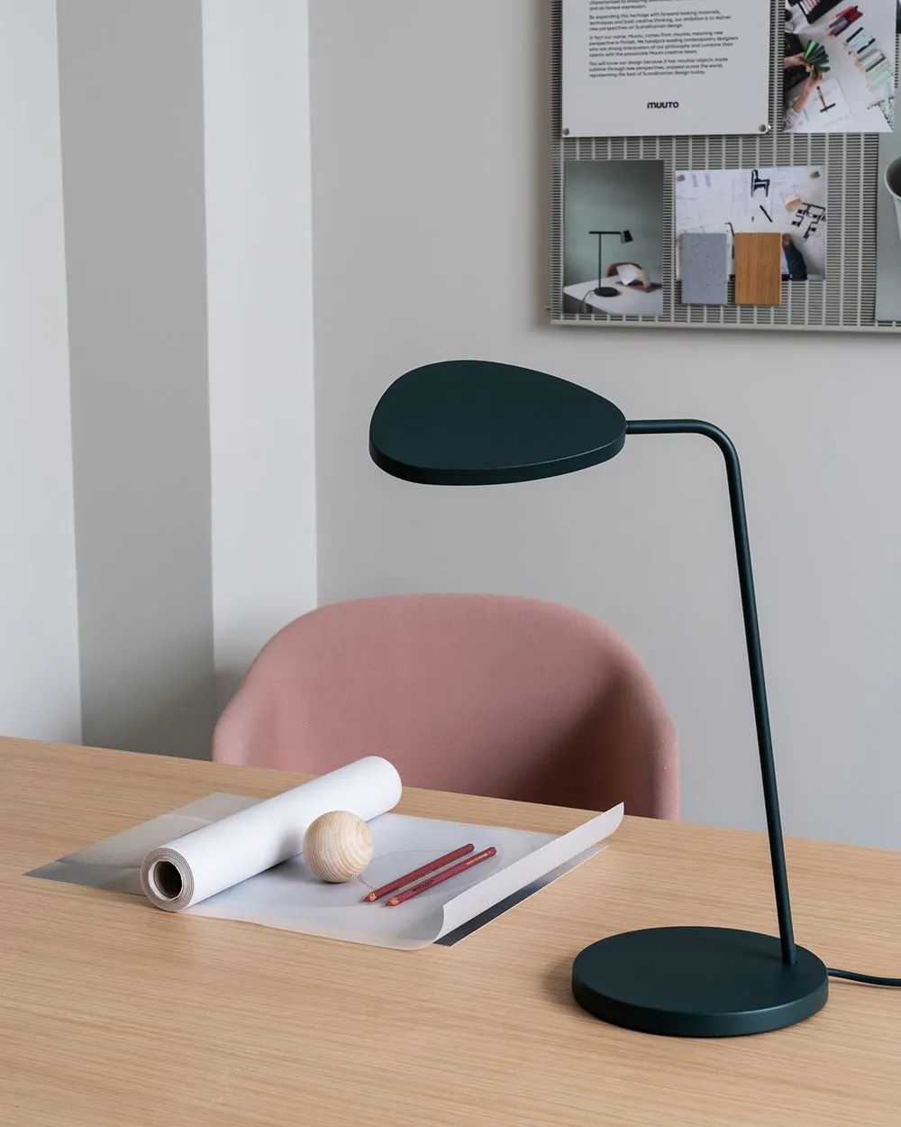 Leaf Table Lamp, Black